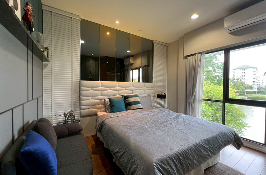 House with Shared Pool in Srinakarin 